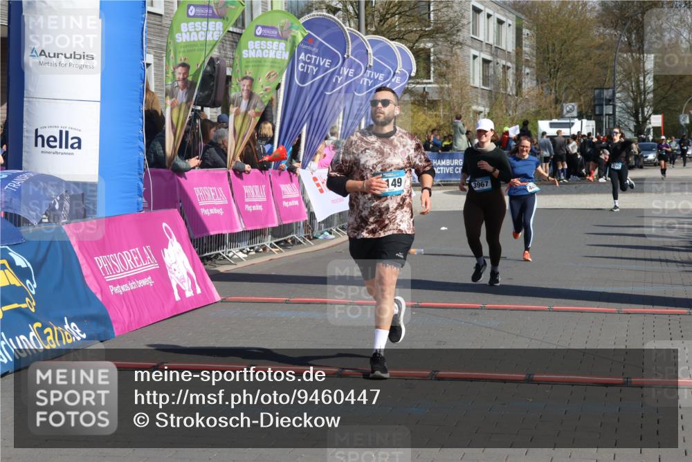 12.04.2026 - 45. Internationalen Wilhelmsburger Insellauf Strokosch-Dieckow http://msf.ph/oto/9460447 12.04.2026 11:07:53 Ziel 5806, 3149, 3967, 4856 meine-sportfotos.de