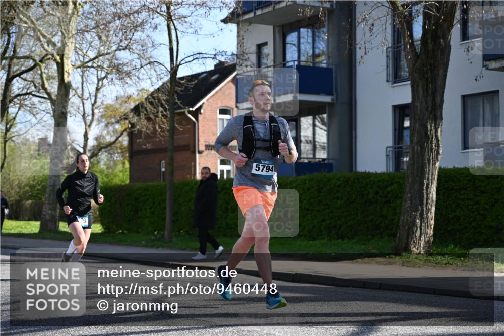 12.04.2026 - 45. Internationalen Wilhelmsburger Insellauf J. Mangold http://msf.ph/oto/9460448 12.04.2026 10:42:53 Ziel 5273, 2724, 2500, 3021, 5751, 5794, 3779, 5840, 2406, 4377, 3086, 3227, 4974, 5705, 2189, 5697, 2189, 5697, 2813, 4931, 3565, 5337, 2102, 2656, 2104, 5407, 5286, 2039, 3486 meine-sportfotos.de
