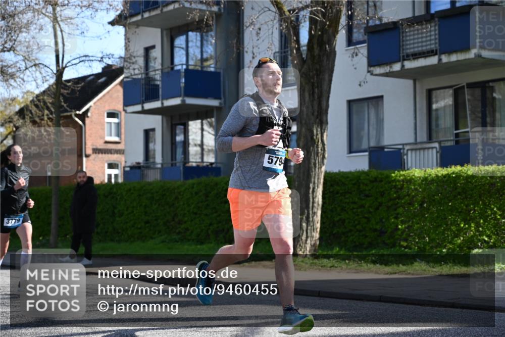 12.04.2026 - 45. Internationalen Wilhelmsburger Insellauf J. Mangold http://msf.ph/oto/9460455 12.04.2026 10:42:54 Ziel 5273, 2724, 2500, 3021, 5751, 5794, 3779, 5840, 2406, 4377, 3086, 3227, 4974, 5705, 2189, 5697, 2813, 2813, 4931, 3565, 5337, 2102, 2656, 2104, 5407, 5286, 2039, 3486 meine-sportfotos.de