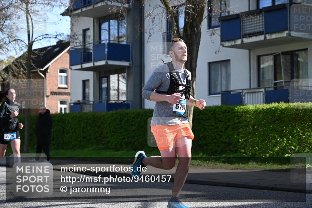 12.04.2026 - 45. Internationalen Wilhelmsburger Insellauf J. Mangold http://msf.ph/oto/9460457 12.04.2026 10:42:54 Ziel 5273, 2724, 2500, 3021, 5751, 5794, 3779, 5840, 2406, 4377, 3086, 3227, 4974, 5705, 2189, 5697, 2813, 2813, 4931, 3565, 5337, 2102, 2656, 2104, 5407, 5286, 2039, 3486 meine-sportfotos.de