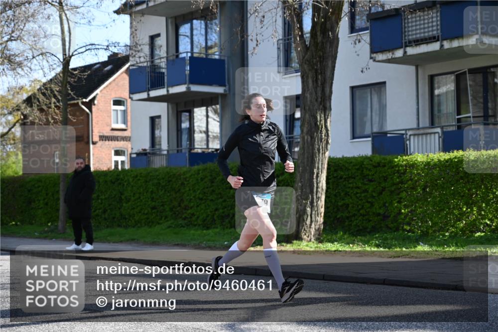 12.04.2026 - 45. Internationalen Wilhelmsburger Insellauf J. Mangold http://msf.ph/oto/9460461 12.04.2026 10:42:55 Ziel 2724, 2500, 3021, 5751, 5794, 3779, 5840, 2406, 4377, 3086, 3227, 4974, 5705, 2189, 5697, 2813, 4931, 3565, 5337, 2102, 2656, 2104, 5407, 5286, 2039, 2039, 3486, 4428 meine-sportfotos.de