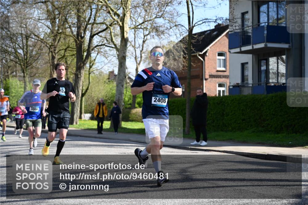 12.04.2026 - 45. Internationalen Wilhelmsburger Insellauf J. Mangold http://msf.ph/oto/9460481 12.04.2026 10:42:58 Ziel 2724, 2500, 3021, 5751, 5794, 3779, 5840, 2406, 4377, 3086, 3227, 4974, 5705, 2189, 5697, 2813, 4931, 3565, 3565, 5337, 2102, 2656, 2104, 5407, 5286, 2039, 3486, 4428, 3022 meine-sportfotos.de