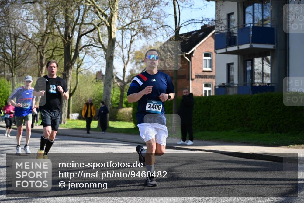 12.04.2026 - 45. Internationalen Wilhelmsburger Insellauf J. Mangold http://msf.ph/oto/9460482 12.04.2026 10:42:58 Ziel 2724, 2500, 3021, 5751, 5794, 3779, 5840, 2406, 4377, 3086, 3227, 4974, 5705, 2189, 5697, 2813, 4931, 3565, 3565, 5337, 2102, 2656, 2104, 5407, 5286, 2039, 3486, 4428, 3022 meine-sportfotos.de