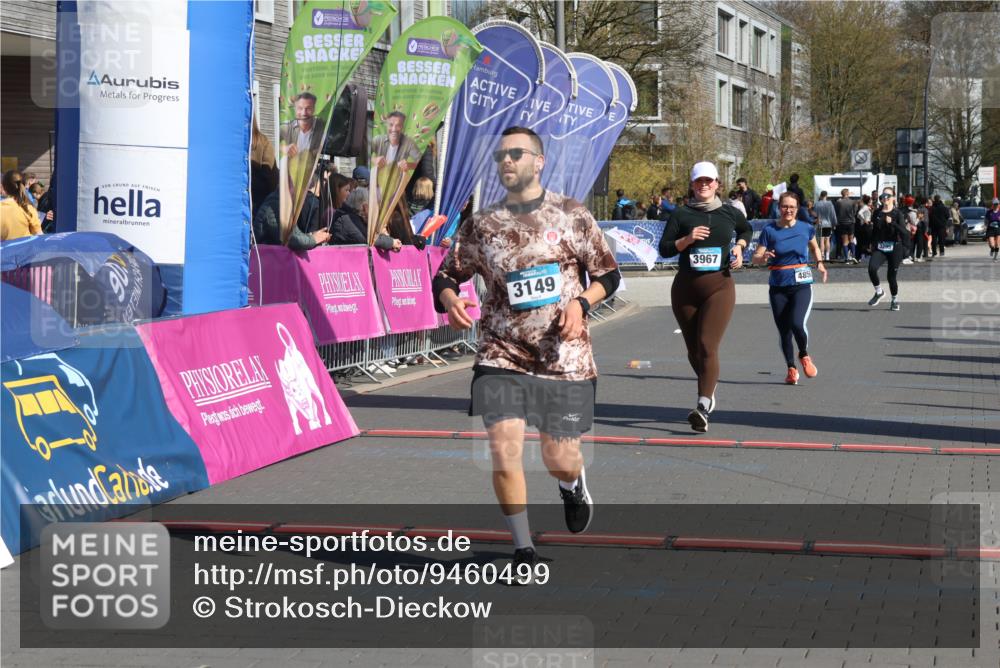 12.04.2026 - 45. Internationalen Wilhelmsburger Insellauf Strokosch-Dieckow http://msf.ph/oto/9460499 12.04.2026 11:07:54 Ziel 3149, 3967, 4856 meine-sportfotos.de