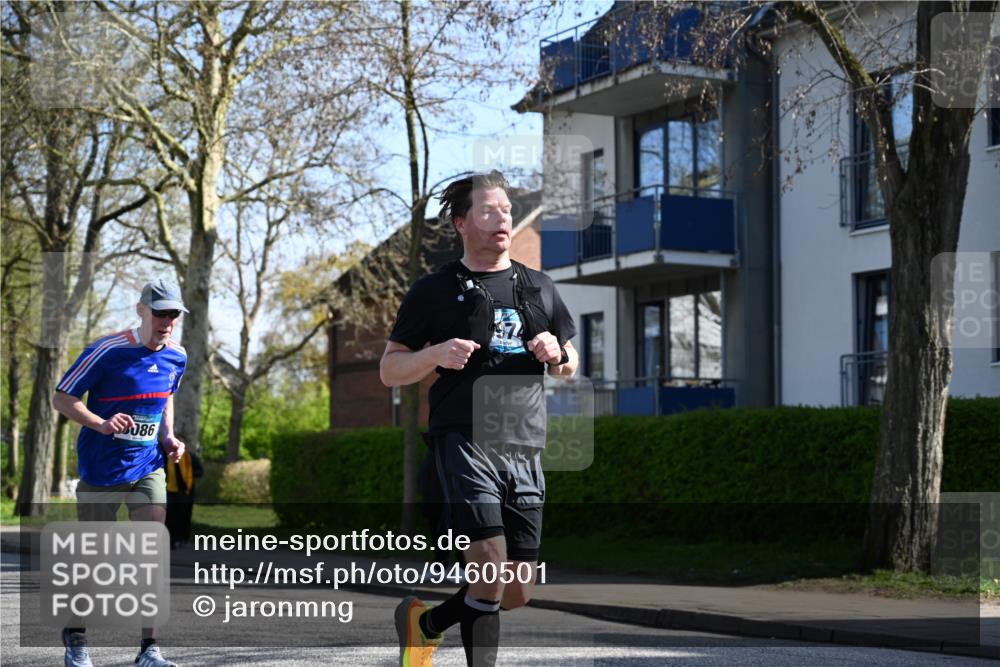 12.04.2026 - 45. Internationalen Wilhelmsburger Insellauf J. Mangold http://msf.ph/oto/9460501 12.04.2026 10:43:00 Ziel 2500, 3021, 5751, 5794, 3779, 5840, 2406, 4377, 3086, 3227, 4974, 5705, 2189, 5697, 2813, 4931, 3565, 5337, 2102, 2656, 2104, 5407, 5286, 2039, 3486, 4428, 3022, 4349 meine-sportfotos.de
