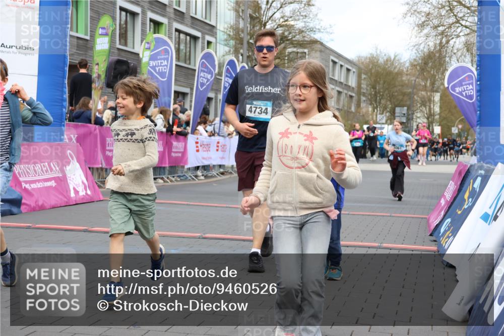 12.04.2026 - 45. Internationalen Wilhelmsburger Insellauf Strokosch-Dieckow http://msf.ph/oto/9460526 12.04.2026 13:19:18 Ziel 3524, 2572, 3587, 4734, 2061 meine-sportfotos.de