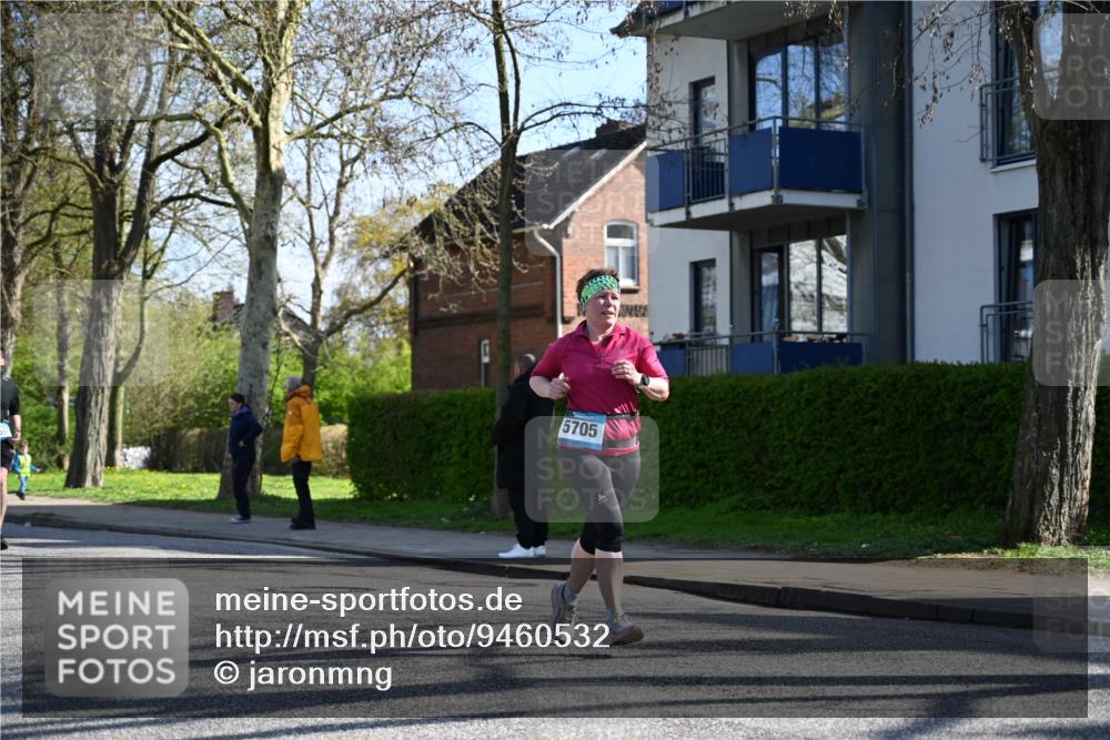 12.04.2026 - 45. Internationalen Wilhelmsburger Insellauf J. Mangold http://msf.ph/oto/9460532 12.04.2026 10:43:03 Ziel 5751, 5794, 3779, 5840, 2406, 4377, 3086, 3227, 4974, 5705, 2189, 5697, 2813, 4931, 3565, 5337, 2102, 2656, 2104, 5407, 5286, 2039, 3486, 4428, 3022, 4349 meine-sportfotos.de
