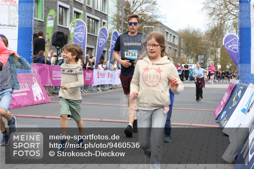 12.04.2026 - 45. Internationalen Wilhelmsburger Insellauf Strokosch-Dieckow http://msf.ph/oto/9460536 12.04.2026 13:19:18 Ziel 3524, 2572, 3587, 4734, 2061 meine-sportfotos.de