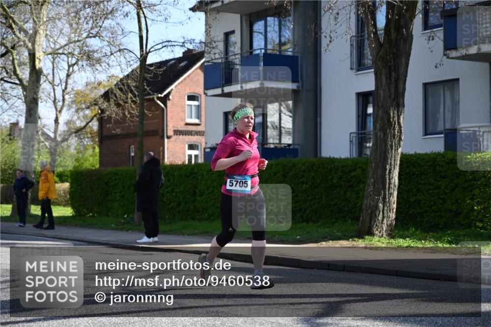 12.04.2026 - 45. Internationalen Wilhelmsburger Insellauf J. Mangold http://msf.ph/oto/9460538 12.04.2026 10:43:04 Ziel 5794, 3779, 5840, 2406, 4377, 3086, 3227, 4974, 5705, 2189, 5697, 2813, 4931, 3565, 5337, 2102, 2656, 2104, 5407, 5286, 5407, 5286, 2039, 3486, 3486, 4428, 3022, 4349 meine-sportfotos.de