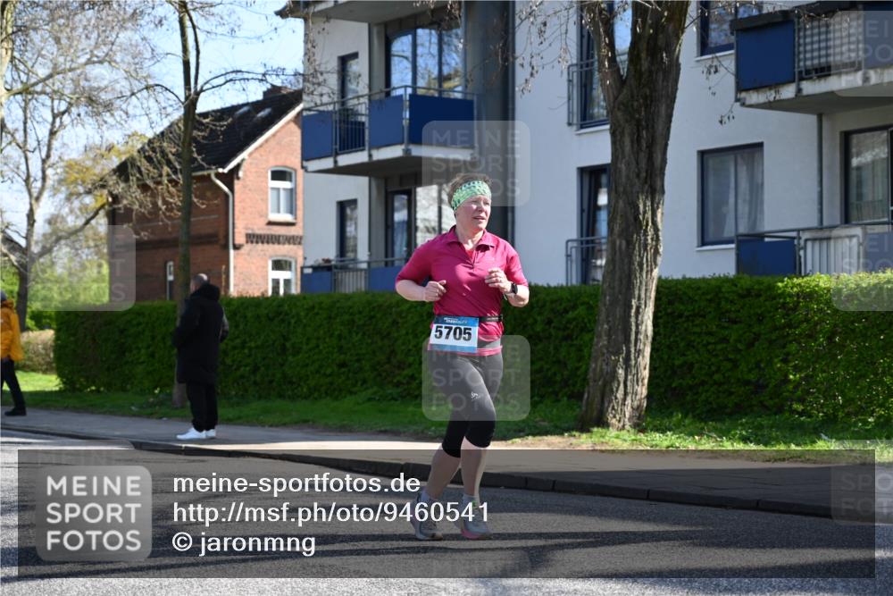 12.04.2026 - 45. Internationalen Wilhelmsburger Insellauf J. Mangold http://msf.ph/oto/9460541 12.04.2026 10:43:04 Ziel 5794, 3779, 5840, 2406, 4377, 3086, 3227, 4974, 5705, 2189, 5697, 2813, 4931, 3565, 5337, 2102, 2656, 2104, 5407, 5286, 5407, 5286, 2039, 3486, 3486, 4428, 3022, 4349 meine-sportfotos.de