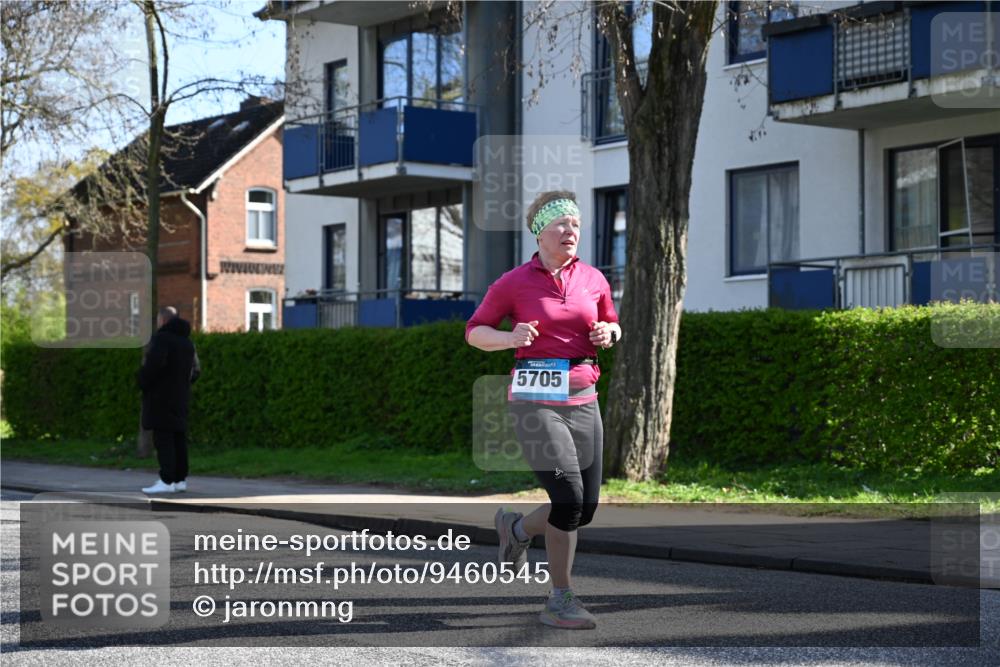 12.04.2026 - 45. Internationalen Wilhelmsburger Insellauf J. Mangold http://msf.ph/oto/9460545 12.04.2026 10:43:04 Ziel 5794, 3779, 5840, 2406, 4377, 3086, 3227, 4974, 5705, 2189, 5697, 2813, 4931, 3565, 5337, 2102, 2656, 2104, 5407, 5286, 5407, 5286, 2039, 3486, 3486, 4428, 3022, 4349 meine-sportfotos.de