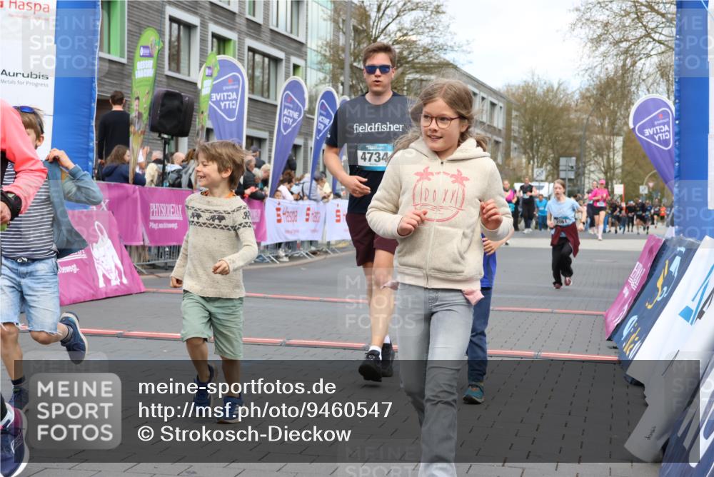 12.04.2026 - 45. Internationalen Wilhelmsburger Insellauf Strokosch-Dieckow http://msf.ph/oto/9460547 12.04.2026 13:19:18 Ziel 3524, 2572, 3587, 4734, 2061 meine-sportfotos.de