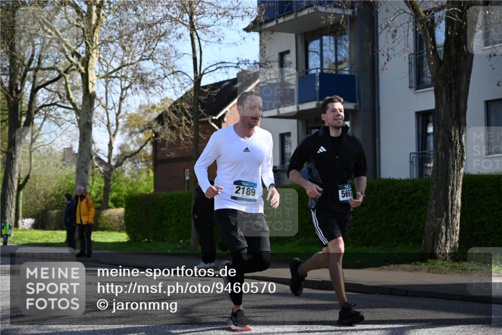 12.04.2026 - 45. Internationalen Wilhelmsburger Insellauf J. Mangold http://msf.ph/oto/9460570 12.04.2026 10:43:07 Ziel 5840, 2406, 4377, 3086, 3227, 4974, 5705, 2189, 5697, 2813, 4931, 3565, 5337, 2102, 2656, 2104, 5407, 5286, 2039, 2039, 3486, 4428, 4428, 3022, 4349 meine-sportfotos.de