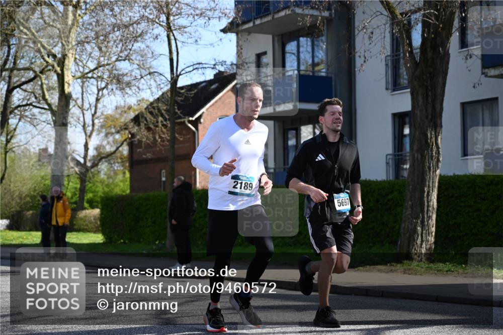 12.04.2026 - 45. Internationalen Wilhelmsburger Insellauf J. Mangold http://msf.ph/oto/9460572 12.04.2026 10:43:07 Ziel 5840, 2406, 4377, 3086, 3227, 4974, 5705, 2189, 5697, 2813, 4931, 3565, 5337, 2102, 2656, 2104, 5407, 5286, 2039, 2039, 3486, 4428, 4428, 3022, 4349 meine-sportfotos.de