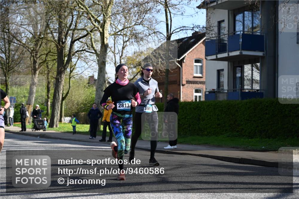 12.04.2026 - 45. Internationalen Wilhelmsburger Insellauf J. Mangold http://msf.ph/oto/9460586 12.04.2026 10:43:10 Ziel 5840, 2406, 4377, 3086, 3227, 4974, 5705, 2189, 5697, 2813, 4931, 3565, 5337, 2102, 2656, 2104, 5407, 5286, 2039, 3486, 4428, 3022, 4349 meine-sportfotos.de