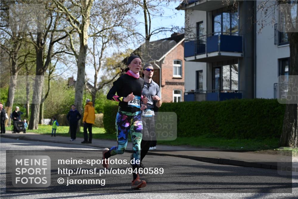 12.04.2026 - 45. Internationalen Wilhelmsburger Insellauf J. Mangold http://msf.ph/oto/9460589 12.04.2026 10:43:10 Ziel 5840, 2406, 4377, 3086, 3227, 4974, 5705, 2189, 5697, 2813, 4931, 3565, 5337, 2102, 2656, 2104, 5407, 5286, 2039, 3486, 4428, 3022, 4349 meine-sportfotos.de