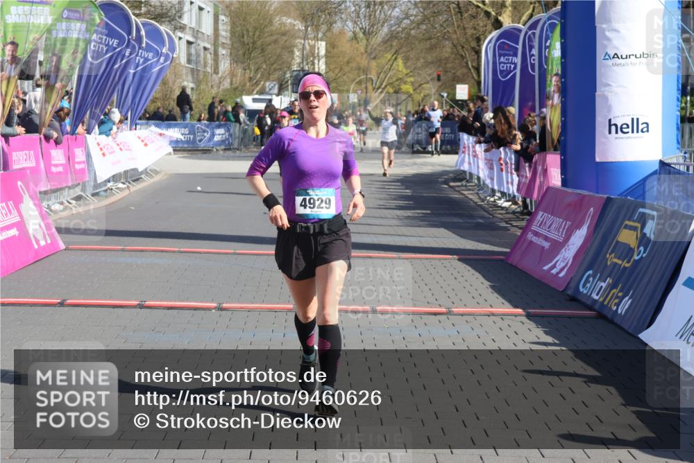 12.04.2026 - 45. Internationalen Wilhelmsburger Insellauf Strokosch-Dieckow http://msf.ph/oto/9460626 12.04.2026 10:50:30 Ziel 4855, 4929 meine-sportfotos.de