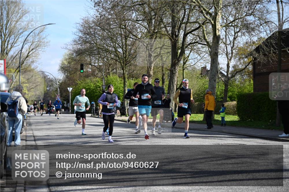 12.04.2026 - 45. Internationalen Wilhelmsburger Insellauf J. Mangold http://msf.ph/oto/9460627 12.04.2026 10:43:15 Ziel 3086, 3227, 4974, 5705, 2189, 5697, 2813, 4931, 3565, 5337, 2102, 2656, 2104, 5407, 5286, 2039, 3486, 4428, 3022, 4349, 2065, 3345, 2073 meine-sportfotos.de