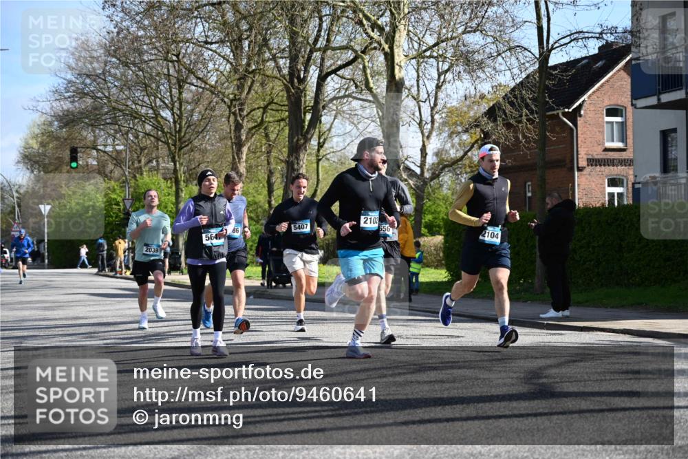 12.04.2026 - 45. Internationalen Wilhelmsburger Insellauf J. Mangold http://msf.ph/oto/9460641 12.04.2026 10:43:16 Ziel 3227, 4974, 5705, 2189, 5697, 2813, 4931, 3565, 5337, 2102, 2656, 2104, 5407, 5286, 2039, 3486, 3486, 4428, 3022, 4349, 2065, 3345, 2073 meine-sportfotos.de