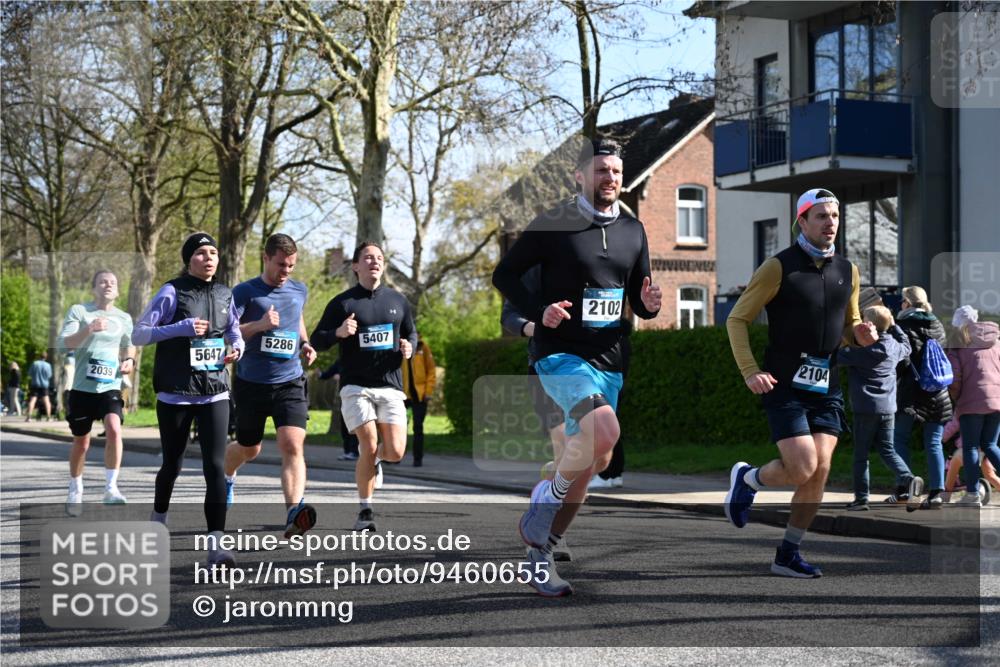 12.04.2026 - 45. Internationalen Wilhelmsburger Insellauf J. Mangold http://msf.ph/oto/9460655 12.04.2026 10:43:16 Ziel 3227, 4974, 5705, 2189, 5697, 2813, 4931, 3565, 5337, 2102, 2656, 2104, 5407, 5286, 2039, 3486, 3486, 4428, 3022, 4349, 2065, 3345, 2073 meine-sportfotos.de
