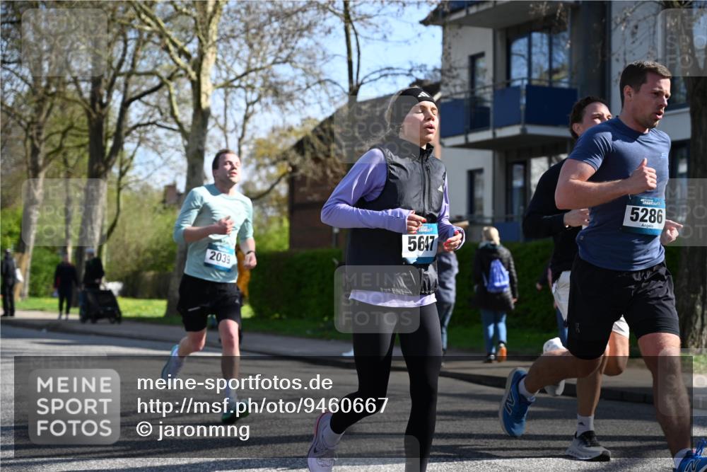 12.04.2026 - 45. Internationalen Wilhelmsburger Insellauf J. Mangold http://msf.ph/oto/9460667 12.04.2026 10:43:18 Ziel 2189, 5697, 2813, 4931, 3565, 5337, 2102, 2656, 2104, 5407, 5286, 2039, 3486, 4428, 3022, 4349, 2065, 3345, 2073 meine-sportfotos.de