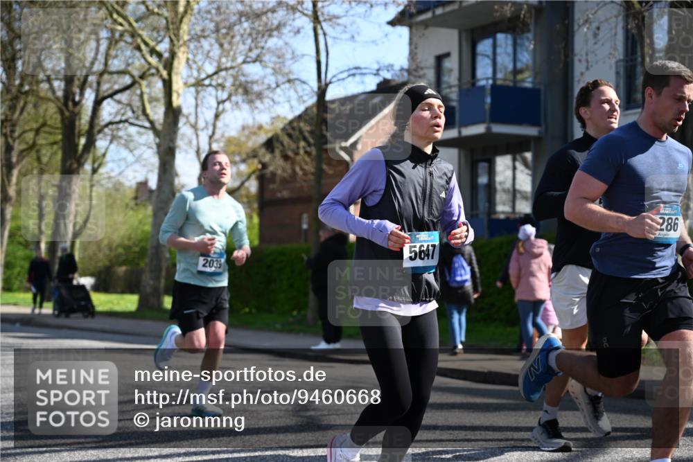 12.04.2026 - 45. Internationalen Wilhelmsburger Insellauf J. Mangold http://msf.ph/oto/9460668 12.04.2026 10:43:18 Ziel 2189, 5697, 2813, 4931, 3565, 5337, 2102, 2656, 2104, 5407, 5286, 2039, 3486, 4428, 3022, 4349, 2065, 3345, 2073 meine-sportfotos.de