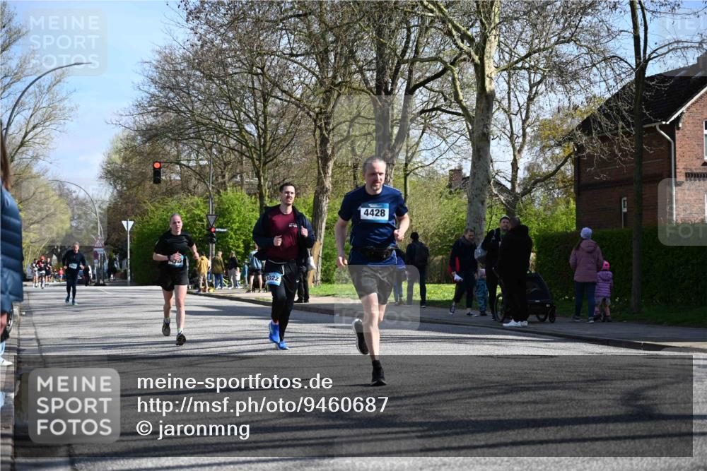 12.04.2026 - 45. Internationalen Wilhelmsburger Insellauf J. Mangold http://msf.ph/oto/9460687 12.04.2026 10:43:31 Ziel 2039, 3486, 4428, 3022, 4349, 2065, 3345, 2073, 4829, 4829, 4062, 5824, 3356 meine-sportfotos.de