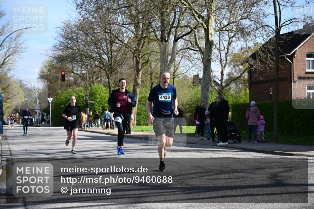 12.04.2026 - 45. Internationalen Wilhelmsburger Insellauf J. Mangold http://msf.ph/oto/9460688 12.04.2026 10:43:31 Ziel 2039, 3486, 4428, 3022, 4349, 2065, 3345, 2073, 4829, 4829, 4062, 5824, 3356 meine-sportfotos.de