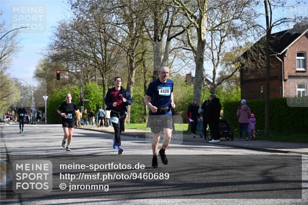 12.04.2026 - 45. Internationalen Wilhelmsburger Insellauf J. Mangold http://msf.ph/oto/9460689 12.04.2026 10:43:31 Ziel 2039, 3486, 4428, 3022, 4349, 2065, 3345, 2073, 4829, 4829, 4062, 5824, 3356 meine-sportfotos.de