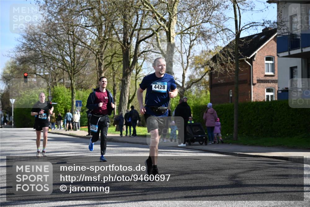 12.04.2026 - 45. Internationalen Wilhelmsburger Insellauf J. Mangold http://msf.ph/oto/9460697 12.04.2026 10:43:32 Ziel 2039, 3486, 4428, 3022, 4349, 2065, 3345, 2073, 4829, 4062, 5824, 3356 meine-sportfotos.de