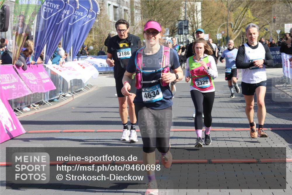 12.04.2026 - 45. Internationalen Wilhelmsburger Insellauf Strokosch-Dieckow http://msf.ph/oto/9460698 12.04.2026 10:50:36 Ziel 4634, 3186, 3326, 3556, 3228, 5041, 5033 meine-sportfotos.de