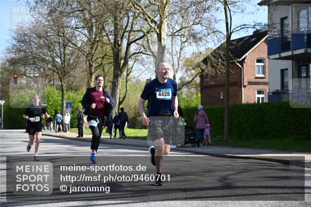 12.04.2026 - 45. Internationalen Wilhelmsburger Insellauf J. Mangold http://msf.ph/oto/9460701 12.04.2026 10:43:32 Ziel 2039, 3486, 4428, 3022, 4349, 2065, 3345, 2073, 4829, 4062, 5824, 3356 meine-sportfotos.de