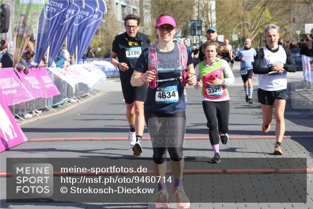 12.04.2026 - 45. Internationalen Wilhelmsburger Insellauf Strokosch-Dieckow http://msf.ph/oto/9460714 12.04.2026 10:50:37 Ziel 4634, 3186, 3326, 3556, 3228, 5041, 5033, 4435 meine-sportfotos.de