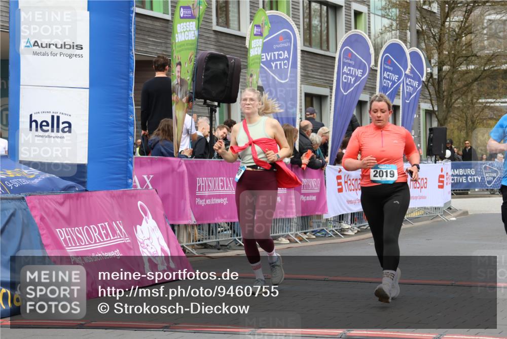 12.04.2026 - 45. Internationalen Wilhelmsburger Insellauf Strokosch-Dieckow http://msf.ph/oto/9460755 12.04.2026 13:19:07 Ziel 4626, 2019, 3940, 3482 meine-sportfotos.de