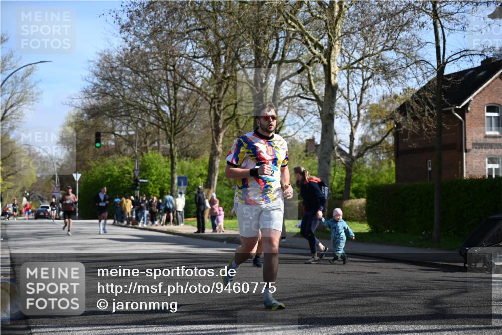 12.04.2026 - 45. Internationalen Wilhelmsburger Insellauf J. Mangold http://msf.ph/oto/9460775 12.04.2026 10:43:56 Ziel 2065, 3345, 2073, 4829, 4062, 5824, 3356, 5766, 5775, 3662, 2911, 4934, 2940, 4815, 4758, 5009, 4906 meine-sportfotos.de