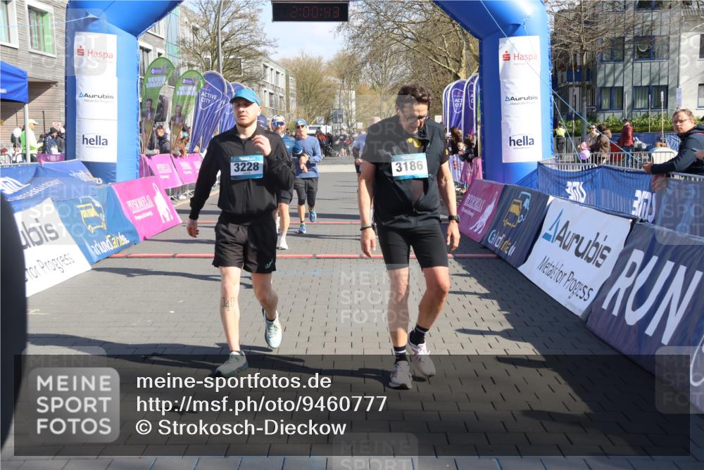 12.04.2026 - 45. Internationalen Wilhelmsburger Insellauf Strokosch-Dieckow http://msf.ph/oto/9460777 12.04.2026 10:50:41 Ziel 3186, 3326, 3556, 3228, 5041, 5033, 4435, 2720, 3234, 3855 meine-sportfotos.de