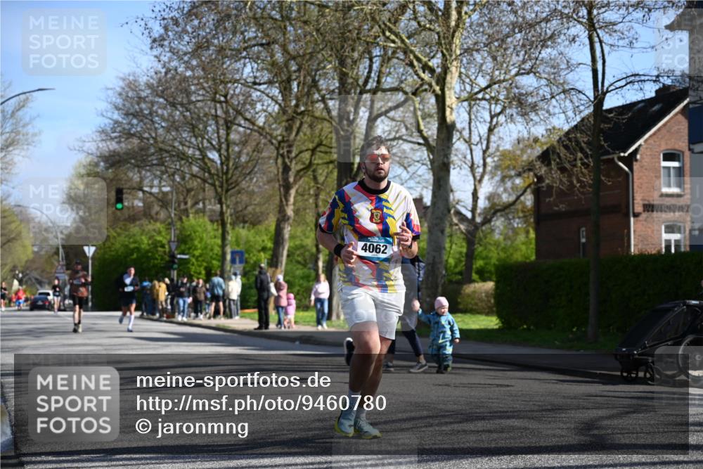 12.04.2026 - 45. Internationalen Wilhelmsburger Insellauf J. Mangold http://msf.ph/oto/9460780 12.04.2026 10:43:56 Ziel 2065, 3345, 2073, 4829, 4062, 5824, 3356, 5766, 5775, 3662, 2911, 4934, 2940, 4815, 4758, 5009, 4906 meine-sportfotos.de