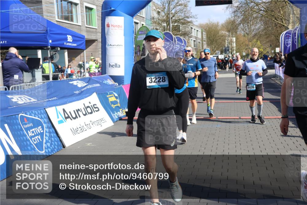 12.04.2026 - 45. Internationalen Wilhelmsburger Insellauf Strokosch-Dieckow http://msf.ph/oto/9460799 12.04.2026 10:50:42 Ziel 3228, 5041, 5033, 4435, 2720, 3234, 3855 meine-sportfotos.de