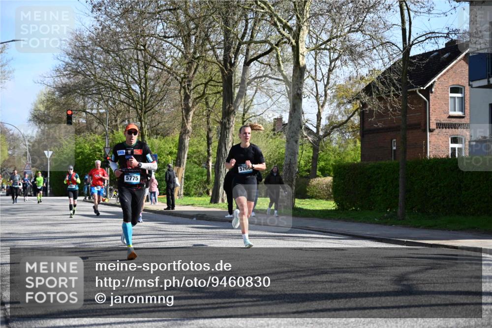 12.04.2026 - 45. Internationalen Wilhelmsburger Insellauf J. Mangold http://msf.ph/oto/9460830 12.04.2026 10:44:16 Ziel 5824, 3356, 5766, 5775, 3662, 2911, 4934, 2940, 4815, 4758, 5009, 4906, 5805, 2920, 3173, 2190, 4914, 5341, 5435, 5563, 2075 meine-sportfotos.de