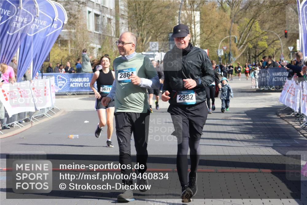 12.04.2026 - 45. Internationalen Wilhelmsburger Insellauf Strokosch-Dieckow http://msf.ph/oto/9460834 12.04.2026 11:08:27 Ziel 2882, 2864, 3671 meine-sportfotos.de
