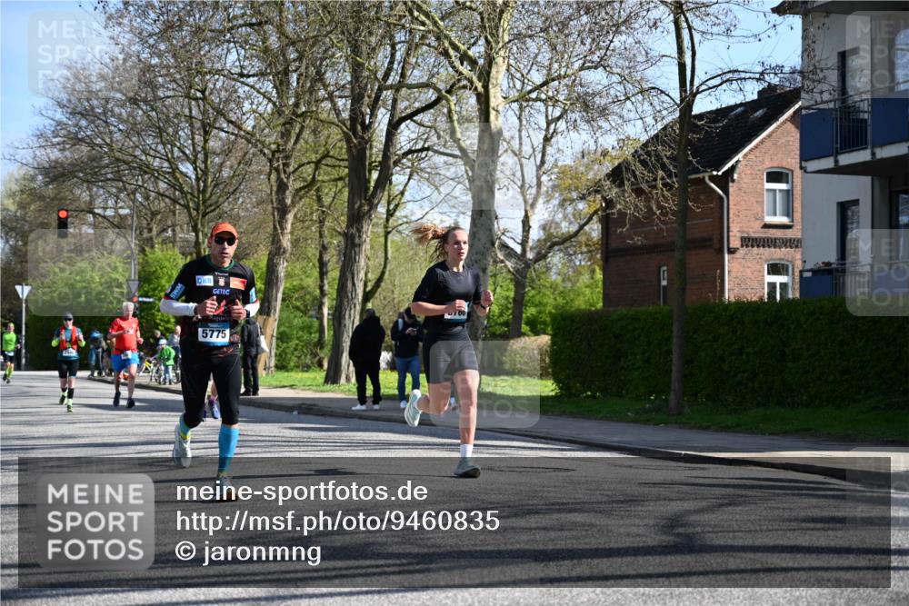12.04.2026 - 45. Internationalen Wilhelmsburger Insellauf J. Mangold http://msf.ph/oto/9460835 12.04.2026 10:44:16 Ziel 5824, 3356, 5766, 5775, 3662, 2911, 4934, 2940, 4815, 4758, 5009, 4906, 5805, 2920, 3173, 2190, 4914, 5341, 5435, 5563, 2075 meine-sportfotos.de