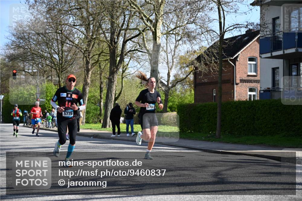 12.04.2026 - 45. Internationalen Wilhelmsburger Insellauf J. Mangold http://msf.ph/oto/9460837 12.04.2026 10:44:16 Ziel 5824, 3356, 5766, 5775, 3662, 2911, 4934, 2940, 4815, 4758, 5009, 4906, 5805, 2920, 3173, 2190, 4914, 5341, 5435, 5563, 2075 meine-sportfotos.de