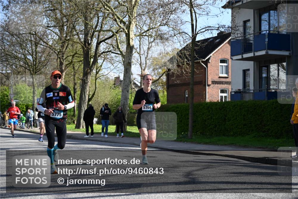 12.04.2026 - 45. Internationalen Wilhelmsburger Insellauf J. Mangold http://msf.ph/oto/9460843 12.04.2026 10:44:16 Ziel 5824, 3356, 5766, 5775, 3662, 2911, 4934, 2940, 4815, 4758, 5009, 4906, 5805, 2920, 3173, 2190, 4914, 5341, 5435, 5563, 2075 meine-sportfotos.de