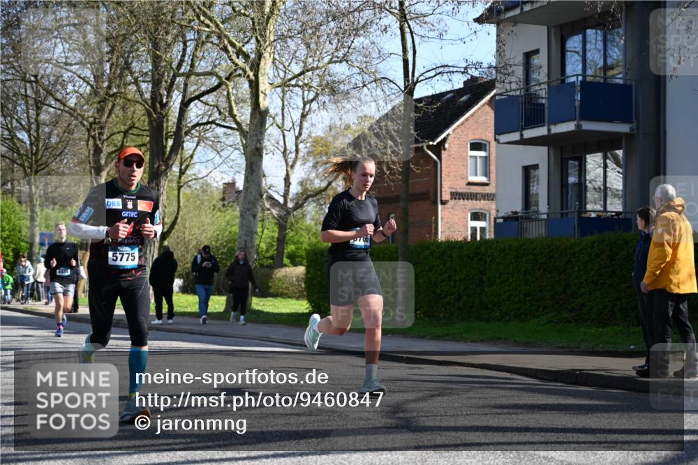 12.04.2026 - 45. Internationalen Wilhelmsburger Insellauf J. Mangold http://msf.ph/oto/9460847 12.04.2026 10:44:17 Ziel 3356, 5766, 5775, 3662, 2911, 4934, 2940, 4815, 4758, 5009, 4906, 5805, 2920, 2920, 3173, 2190, 4914, 5341, 5435, 5563, 2075 meine-sportfotos.de