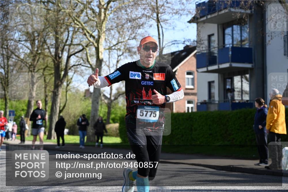 12.04.2026 - 45. Internationalen Wilhelmsburger Insellauf J. Mangold http://msf.ph/oto/9460857 12.04.2026 10:44:18 Ziel 5766, 5775, 3662, 2911, 4934, 2940, 4815, 4758, 5009, 4815, 4758, 5009, 4906, 5805, 2920, 3173, 2190, 4914, 5341, 5435, 5563, 2075 meine-sportfotos.de