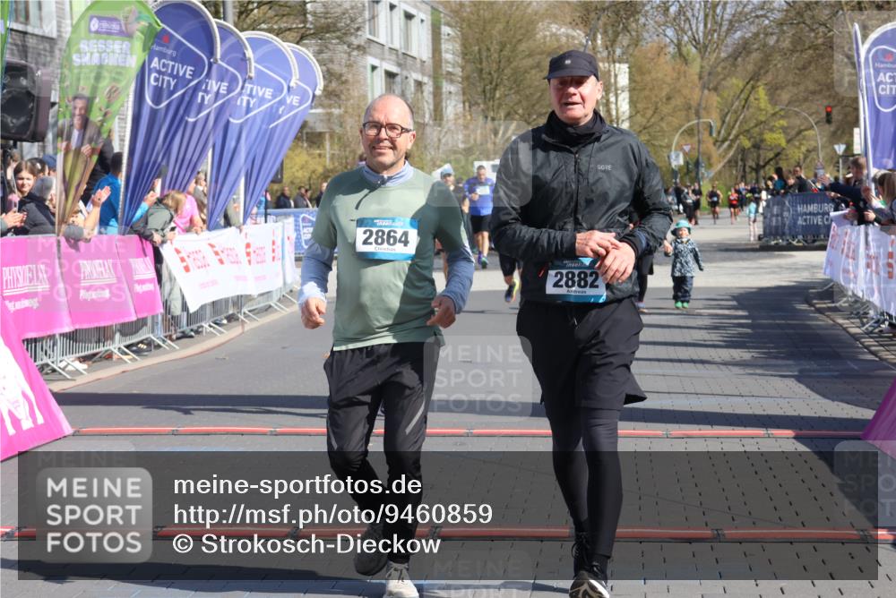 12.04.2026 - 45. Internationalen Wilhelmsburger Insellauf Strokosch-Dieckow http://msf.ph/oto/9460859 12.04.2026 11:08:28 Ziel 2882, 2864, 3671 meine-sportfotos.de