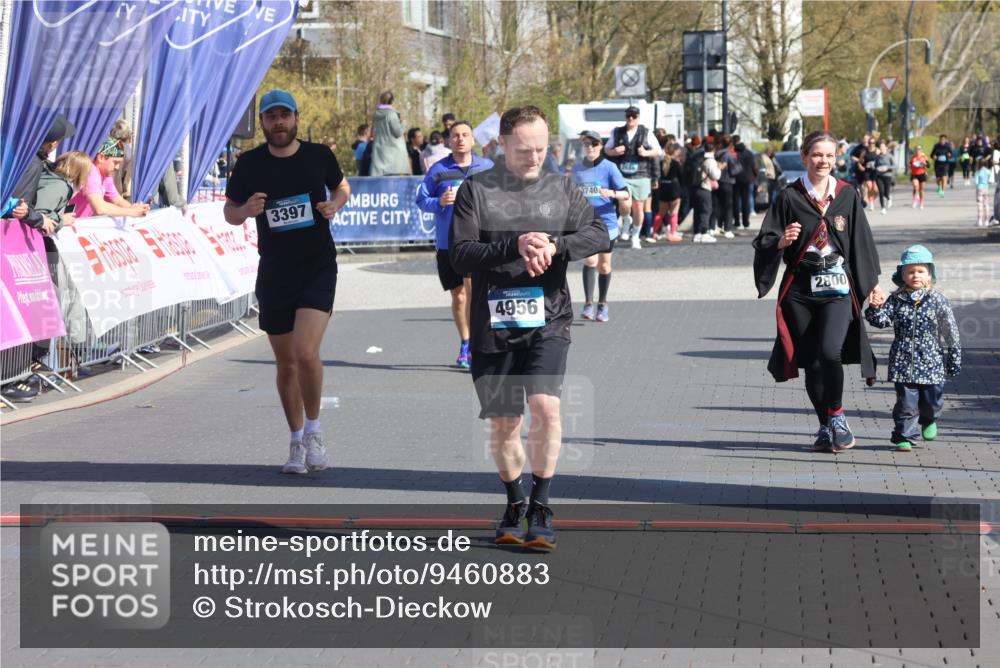 12.04.2026 - 45. Internationalen Wilhelmsburger Insellauf Strokosch-Dieckow http://msf.ph/oto/9460883 12.04.2026 11:08:33 Ziel 3671, 4956, 3397, 2800 meine-sportfotos.de