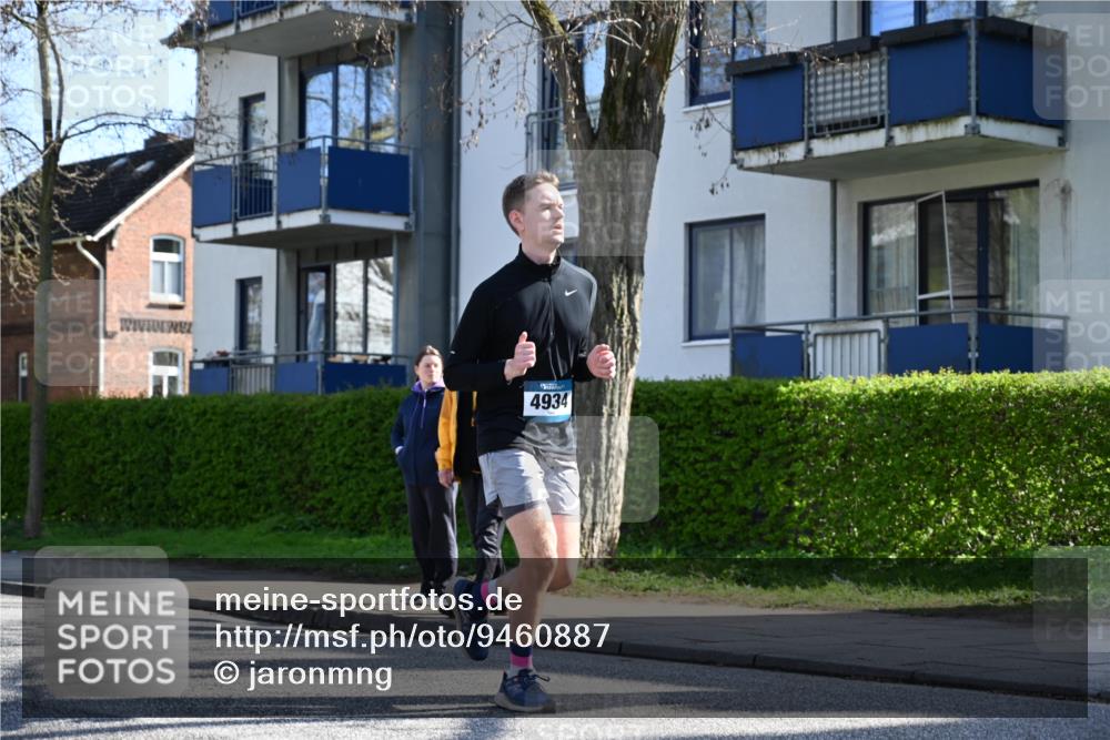 12.04.2026 - 45. Internationalen Wilhelmsburger Insellauf J. Mangold http://msf.ph/oto/9460887 12.04.2026 10:44:22 Ziel 5766, 5775, 3662, 2911, 4934, 2940, 4815, 4758, 5009, 4906, 5805, 2920, 3173, 2190, 3173, 2190, 4914, 5341, 5435, 5563, 2075, 2810, 3408, 4739, 3416 meine-sportfotos.de