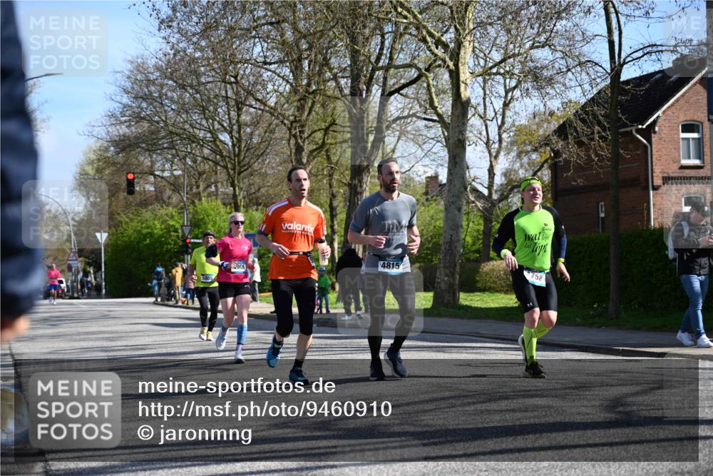 12.04.2026 - 45. Internationalen Wilhelmsburger Insellauf J. Mangold http://msf.ph/oto/9460910 12.04.2026 10:44:28 Ziel 3662, 2911, 4934, 2940, 4815, 4758, 5009, 4906, 5805, 2920, 3173, 2190, 4914, 5341, 5435, 5563, 2075, 5563, 2075, 2810, 3408, 4739, 3416, 2899, 4785 meine-sportfotos.de