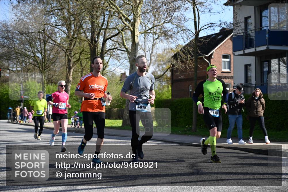 12.04.2026 - 45. Internationalen Wilhelmsburger Insellauf J. Mangold http://msf.ph/oto/9460921 12.04.2026 10:44:29 Ziel 3662, 2911, 4934, 2940, 4815, 4758, 5009, 4906, 5805, 2920, 2920, 3173, 2190, 4914, 5341, 5435, 5563, 2075, 2810, 3408, 4739, 3416, 2899, 4785 meine-sportfotos.de